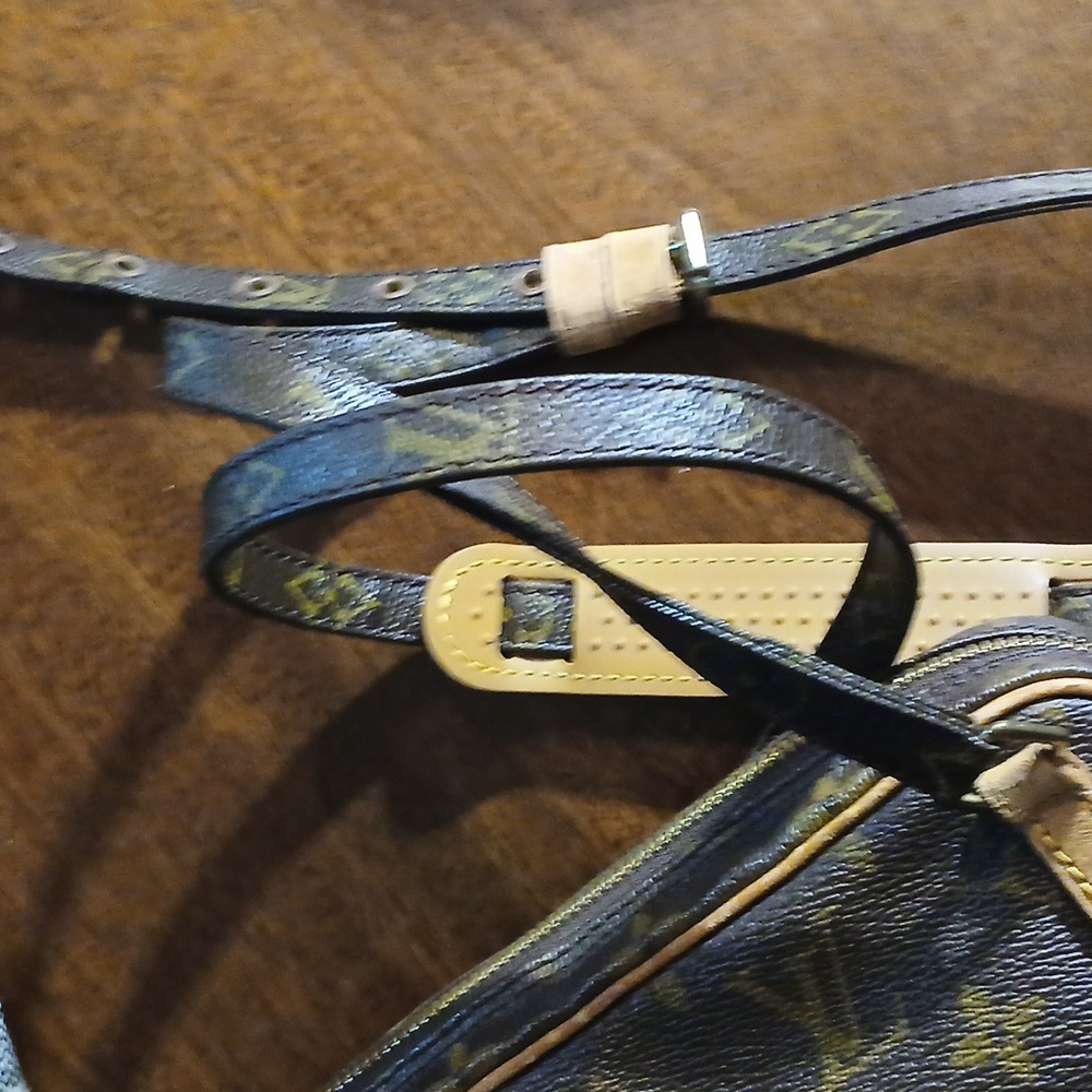 Louis Vuitton Monogram Brown Pouch - Picture 10 of 16